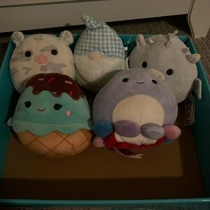 Selling 5 mini squishmellows and 3 flippable ones